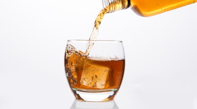 Sklenice na whisky, koňak, tinktury: jak podávat aromatické alkoholy?"