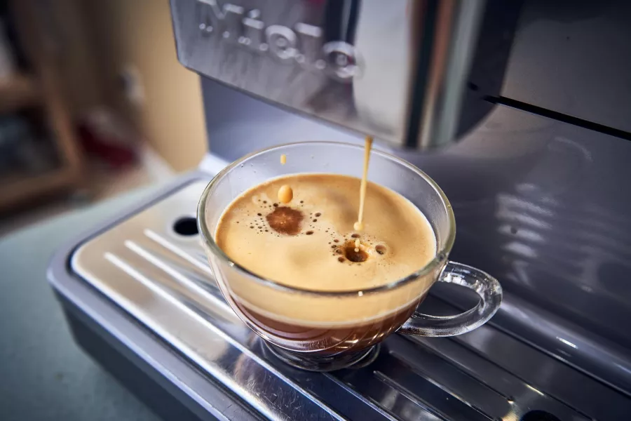 Evde mükemmel kahve? Tanınmış bir Polonyalı barista, mükemmel kahvenin nasıl demleneceğini açıklıyor